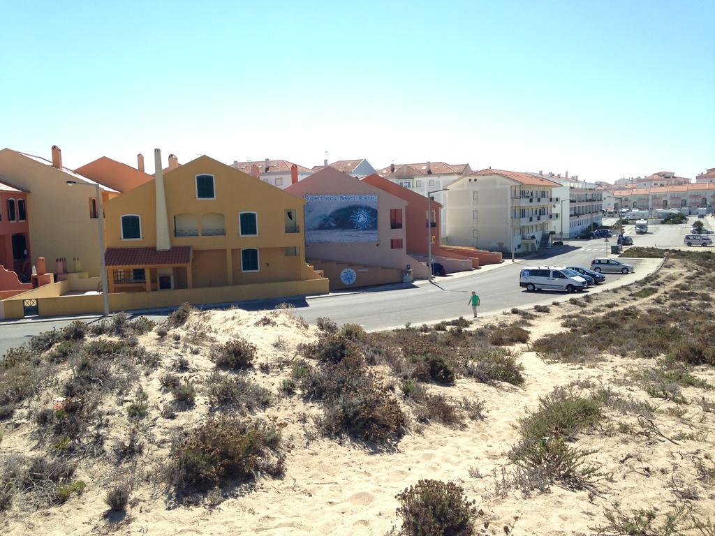 Supertubos Beach Hostel Atouguia Da Baleia Exterior photo