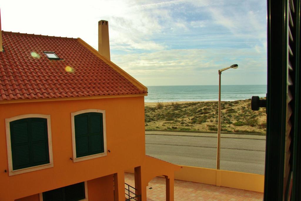 Supertubos Beach Hostel Atouguia Da Baleia Room photo