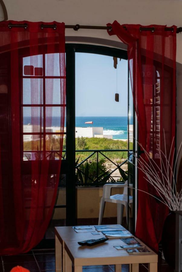 Supertubos Beach Hostel Atouguia Da Baleia Exterior photo